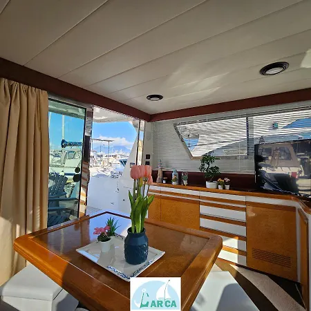 Boat And Breakfast Monica Botel Naples