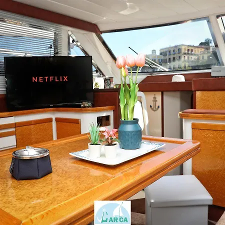 Boat And Breakfast Monica * Neapol